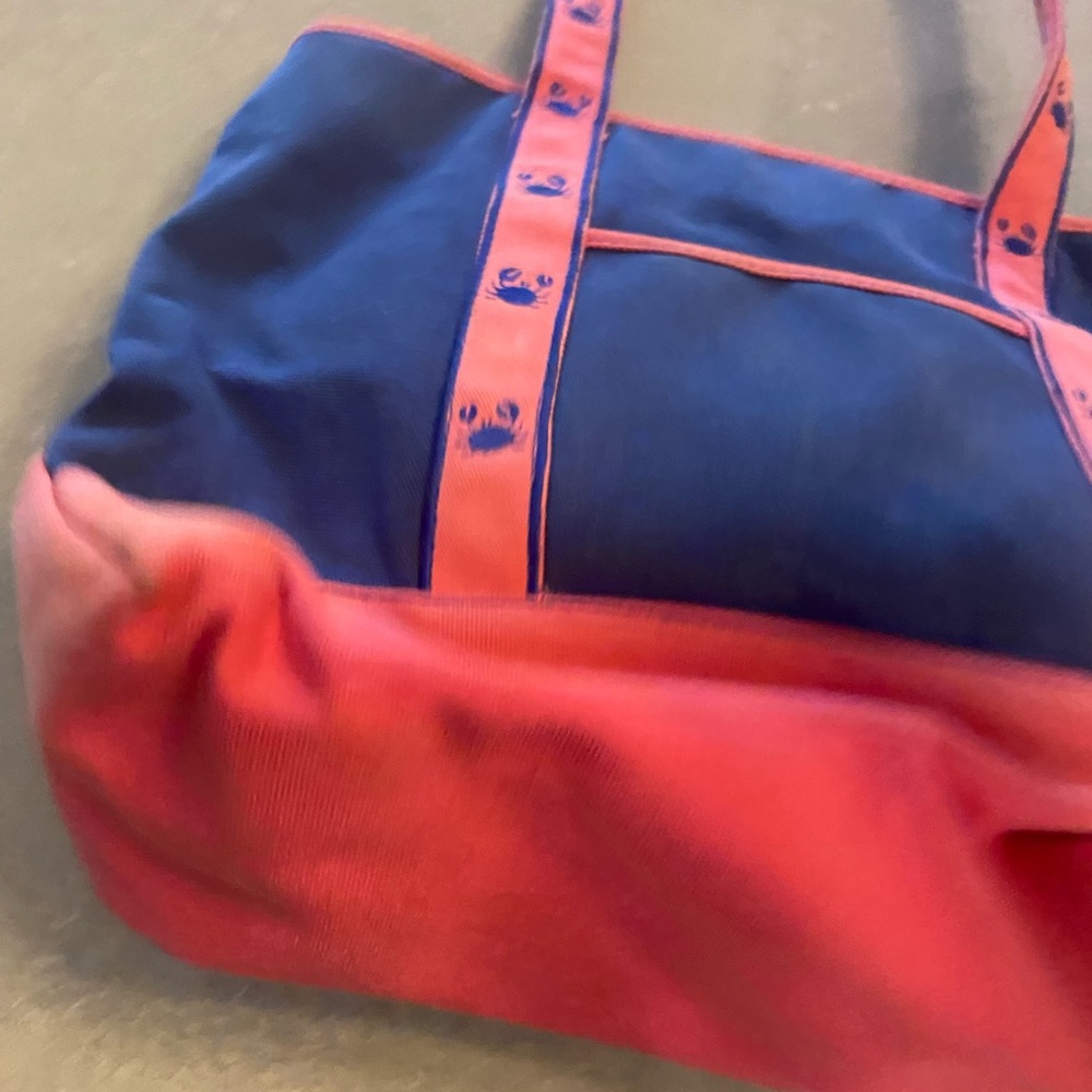 Liz Clairborne Navy and Pinkish/Red Tote Bag with crab design - Picture 6 of 7